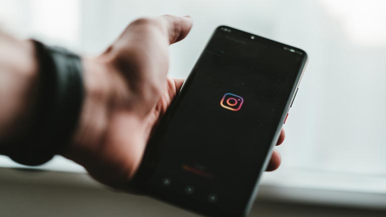 how to enable dark mode on Instagram