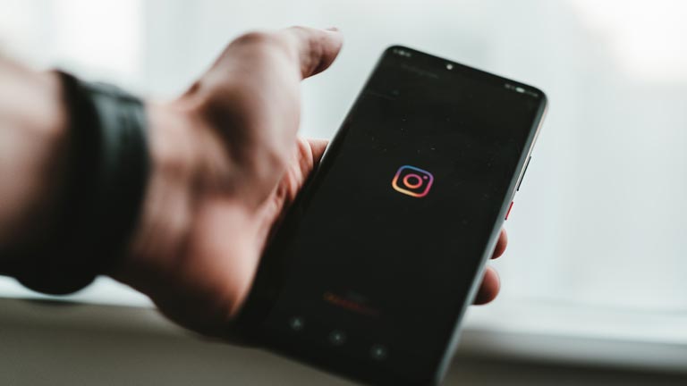 how to turn on dark mode on instagram