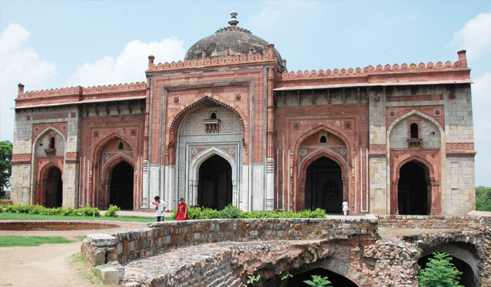 Purana Qila Nearest Metro Station